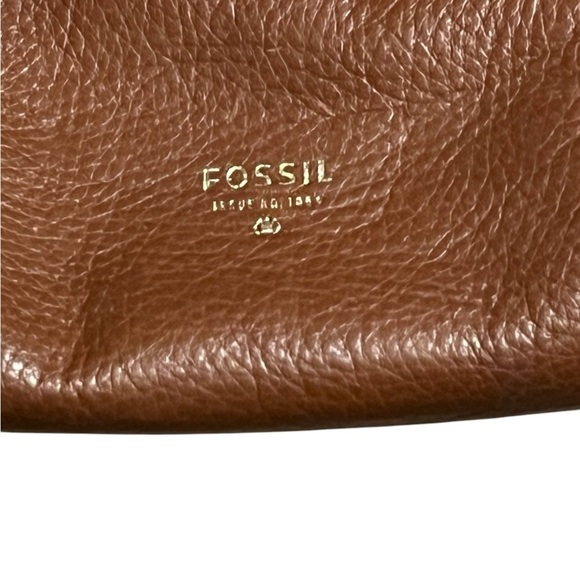 Fossil Vickery brown leather crossbody bag with adjustable strap - Picture 9 of 16